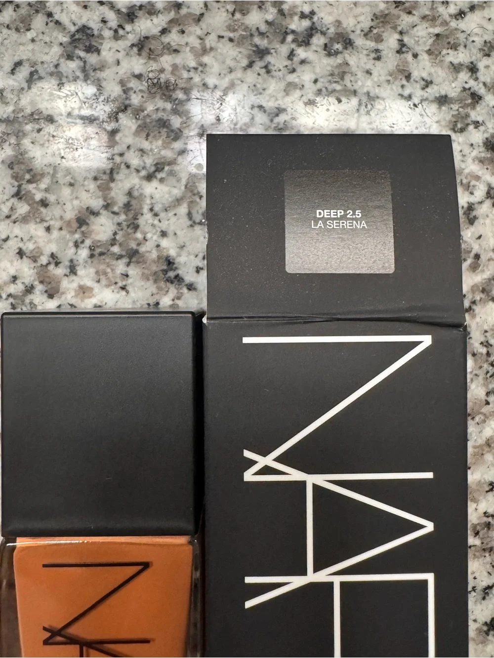 NARS Light Reflecting Foundation Deep 2.5 La Serena - Warm Tan